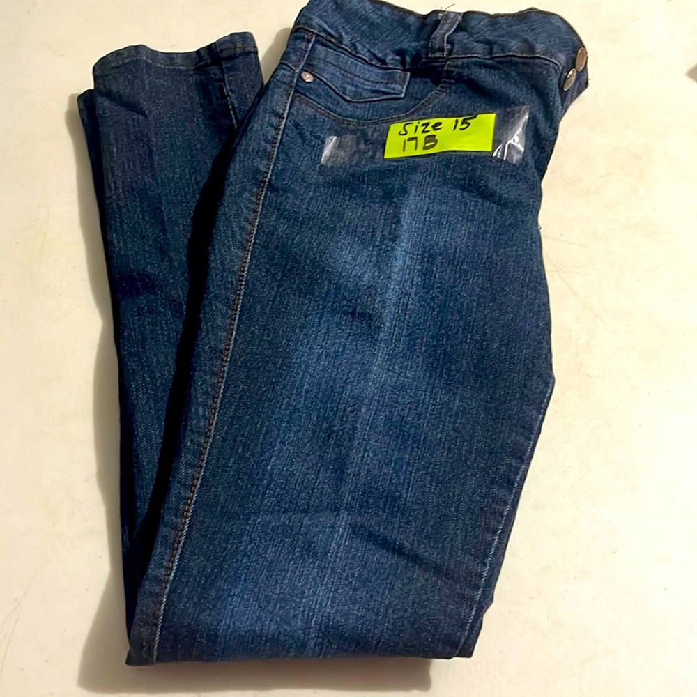 This is a dark blue stretch Jean size 15. Pasion branded